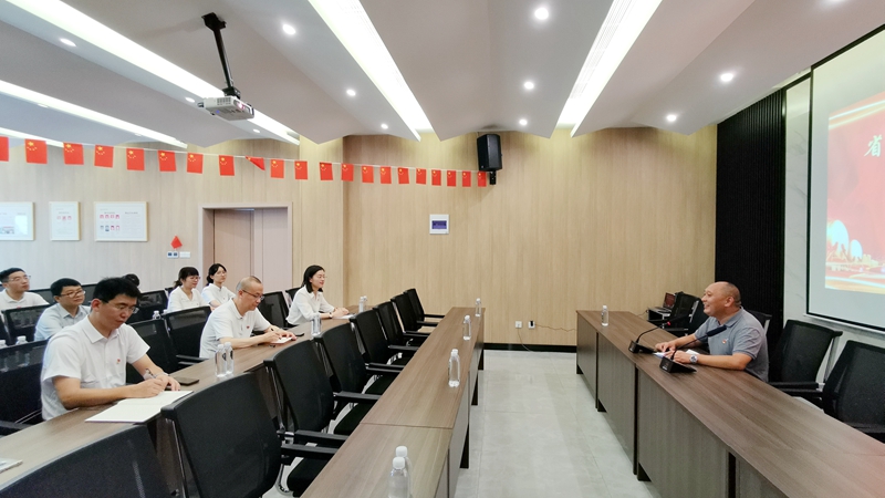 省党代表、“早上好”书记陈重良为支部党员上党课_副本.jpg