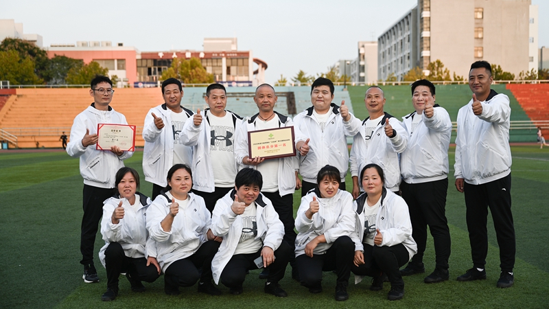 3、拔河比赛勇夺第一_副本.jpg