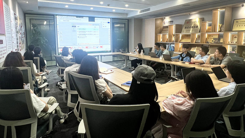 明日控股举办AI办公技能培训