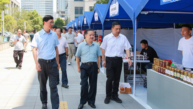 “点亮供销 共富味道”供销市集亮相浙农科创园