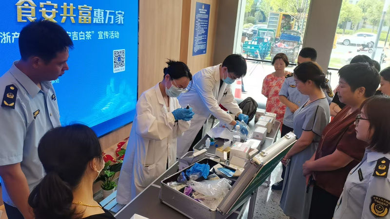 安吉县“你点我检”食品安全活动走进安市集